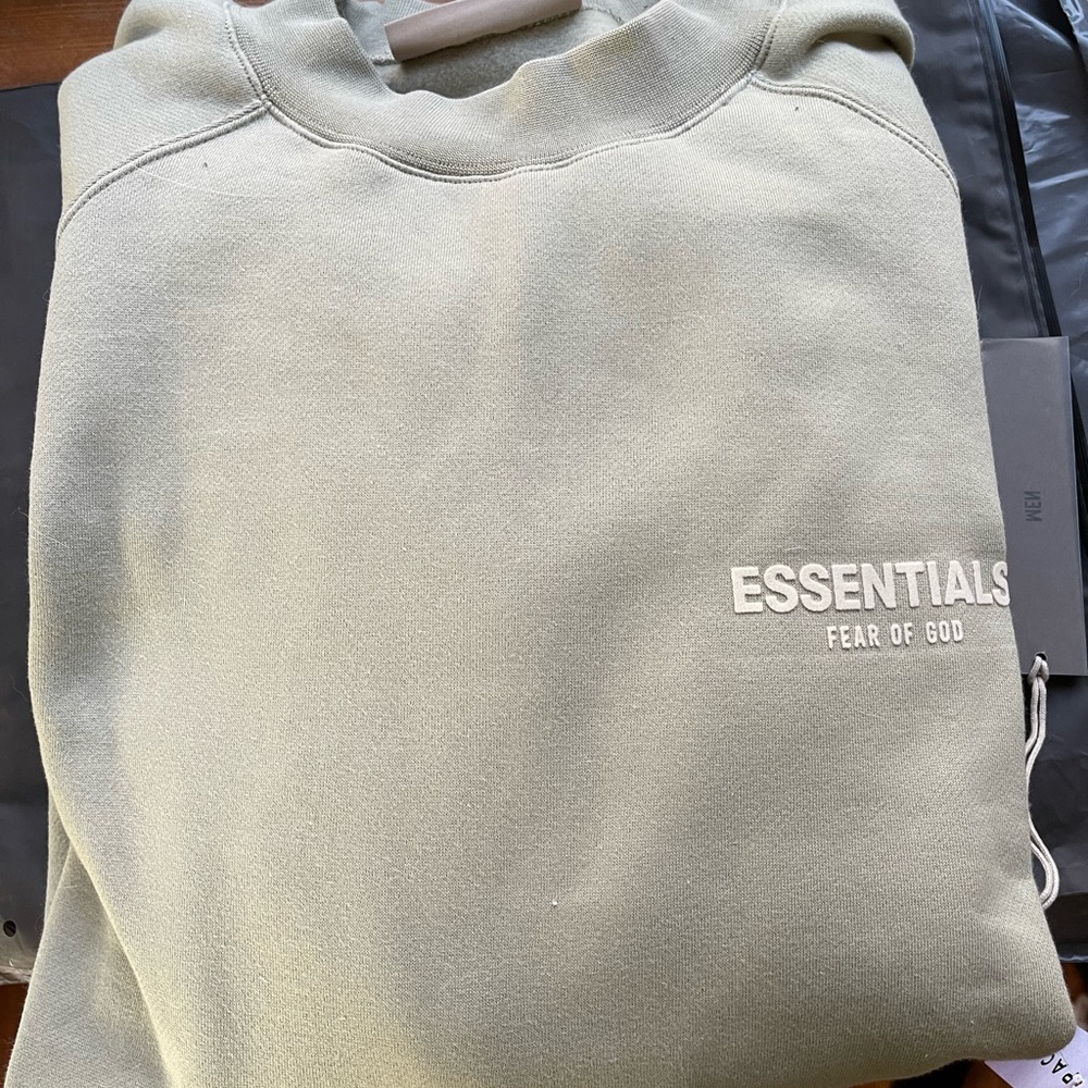 BRAND NEW Essentials Fear of God crew neck size L